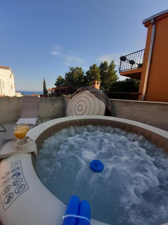 Apartment Lucky With Jacuzzi Trogir Exterior photo